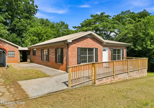 2nd image of 826 Columbus St, Maryville, TN 37804 | MLS# 1351824
