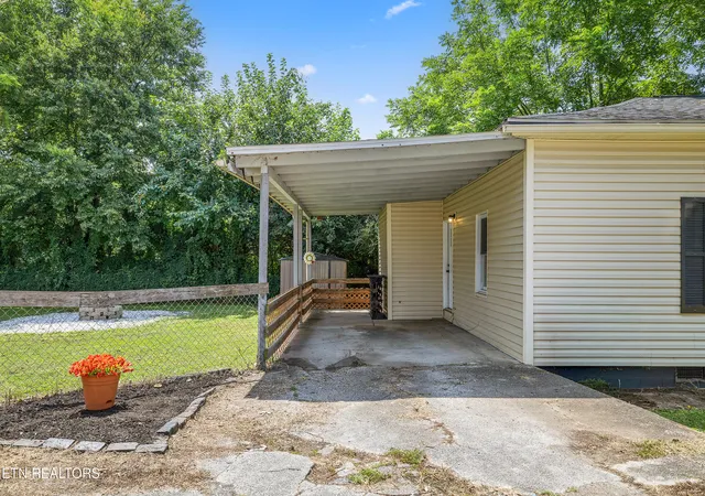 Photo 3 of Single family home for sale at 2722 Piedmont St, Knoxville, TN 37921 | MLS# 1351863 | Listing updated on 2026-09-18
