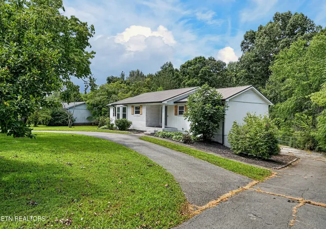 Photo 3 of Single family home for sale at 2727 Old Salem Dr, Cookeville, TN 38506 | MLS# 1351899 | Listing updated on 2026-08-30