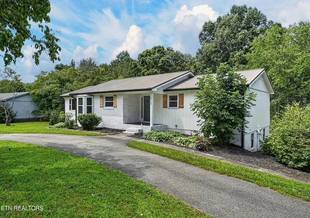 Photo 4 of Single family home for sale at 2727 Old Salem Dr, Cookeville, TN 38506 | MLS# 1351899 | Listing updated on 2026-08-30