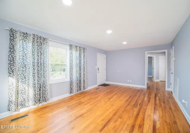 Photo 4 of Single family home for sale at 353 Volena Pl, Knoxville, TN 37920 | MLS# 1351898 | Listing updated on 2026-10-05