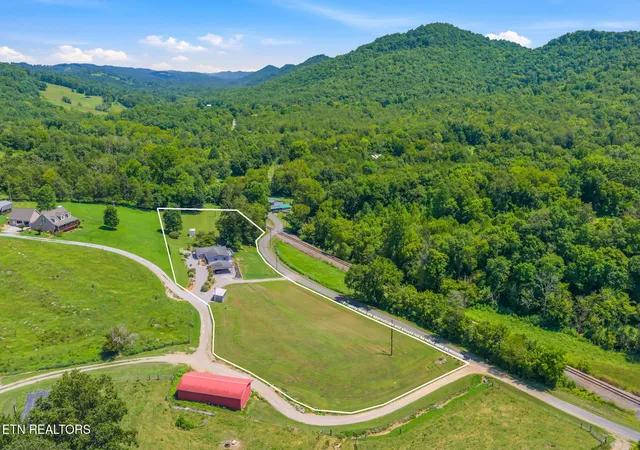 Photo 4 of Single family home for sale at 3091 Dutch Valley Rd, Washburn, TN 37888 | MLS# 1352449 | Listing updated on 2026-08-21