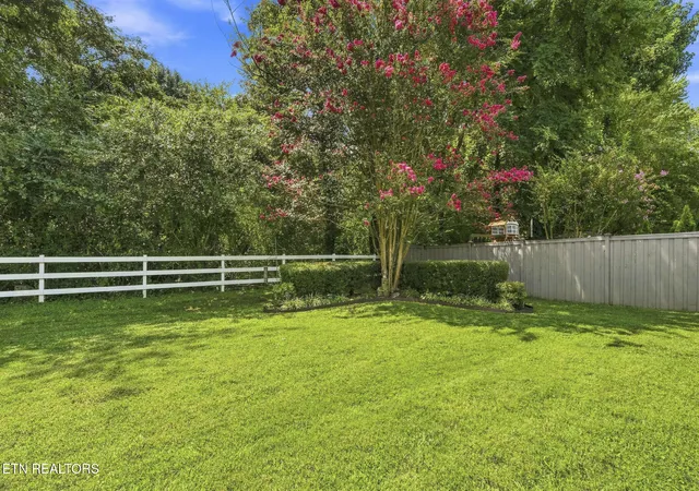Photo 3 of Sale Pending at 260 Lexington Pl, Sevierville, TN 37862 | MLS# 1351942 | Listing updated on 2026-09-15