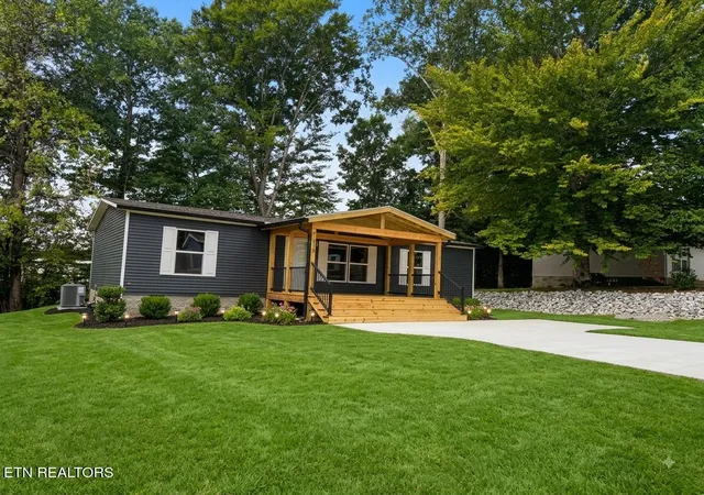 3rd image of 135 Edgewood Blvd, Oneida, TN 37841 | MLS# 1351936