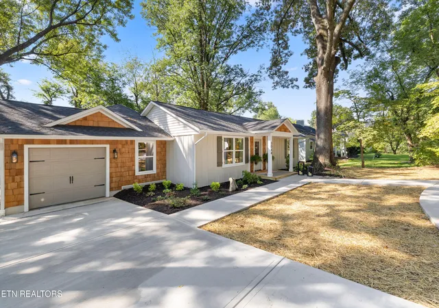 2nd image of 3044 Kenilworth Ln, Knoxville, TN 37917 | MLS# 1352465
