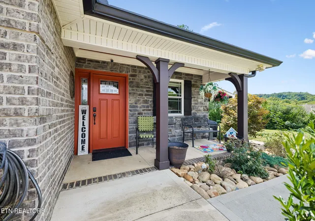Photo 2 of Sale Pending at 4110 Ardrock Dr, Knoxville, TN 37914 | MLS# 1351972 | Listing updated on 2026-09-09