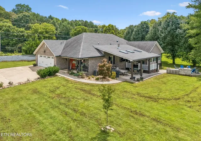 Photo 3 of Sale Pending at 4110 Ardrock Dr, Knoxville, TN 37914 | MLS# 1351972 | Listing updated on 2026-09-09