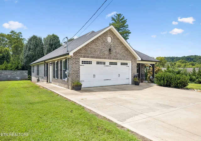 Photo 3 of Sale Pending at 4110 Ardrock Dr, Knoxville, TN 37914 | MLS# 1351972 | Listing updated on 2026-09-09