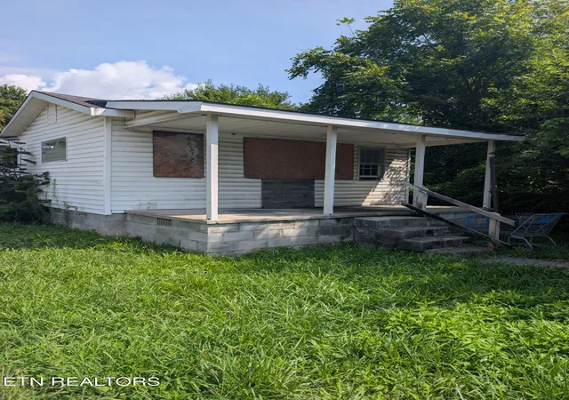 2nd image of 110 Danbury Ave, Middlesboro, KY 40965 | MLS# 1352038