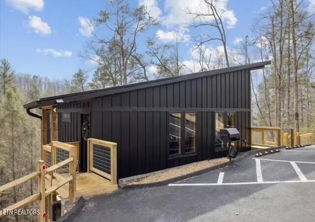 2nd image of 2017 Ridgecrest Loop Ln, Sevierville, TN 37876 | MLS# 1351974