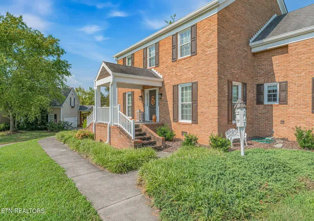 3rd image of 2309 Macintosh Cir, Knoxville, TN 37932 | MLS# 1351982
