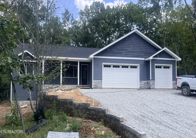 1st image of 20 Rolling Green Ct, Crossville, TN 38558 | MLS# 1352029