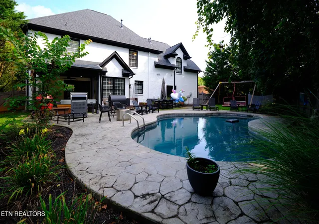Photo 3 of Single family home for sale at 8206 Glenrothes Blvd, Knoxville, TN 37909 | MLS# 1352009 | Listing updated on 2026-08-29