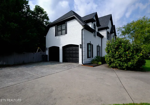 Photo 3 of Single family home for sale at 8206 Glenrothes Blvd, Knoxville, TN 37909 | MLS# 1352009 | Listing updated on 2026-08-29