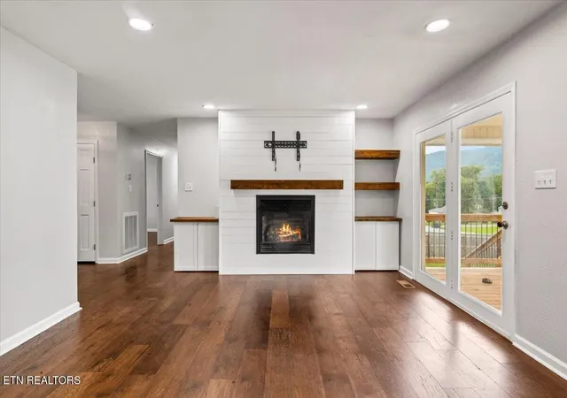 Photo 3 of Single family home for sale at 334 Indian Mound Cir, Jacksboro, TN 37757 | MLS# 1352023 | Listing updated on 2026-10-07