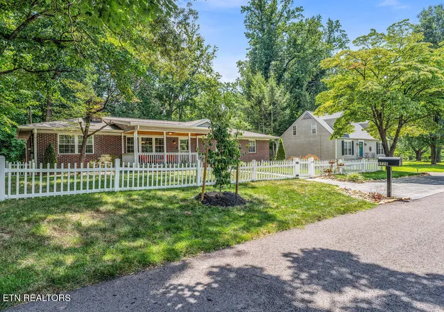 1st image of 5728 Oak Rd, Knoxville, TN 37918 | MLS# 1352037