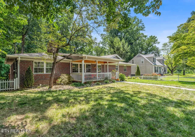 Photo 3 of Sale Pending at 5728 Oak Rd, Knoxville, TN 37918 | MLS# 1352037 | Listing updated on 2026-08-23