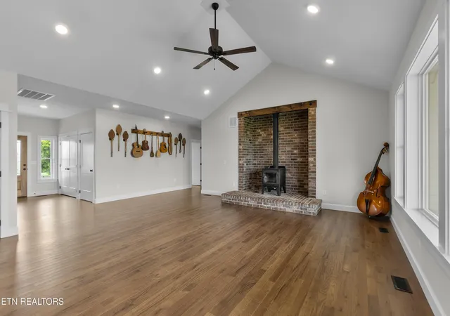 5th image of 1121 Frogpond Rd, Friendsville, TN 37737 | MLS# 1352296