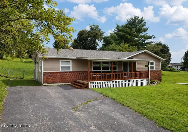 Photo 2 of Single family home for sale at 1633 Maple St, White Pine, TN 37890 | MLS# 1352151 | Listing updated on 2026-09-10