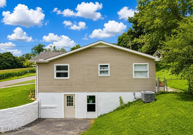 Photo 4 of Single family home for sale at 1633 Maple St, White Pine, TN 37890 | MLS# 1352151 | Listing updated on 2026-09-10