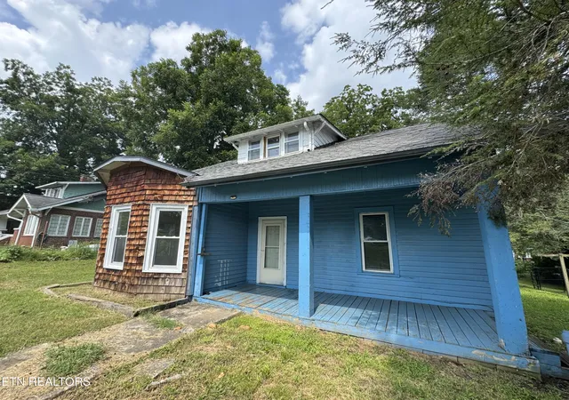 Photo 3 of Single family home for sale at 131 Lincoln Ave, Newport, TN 37821 | MLS# 1352057 | Listing updated on 2026-09-25