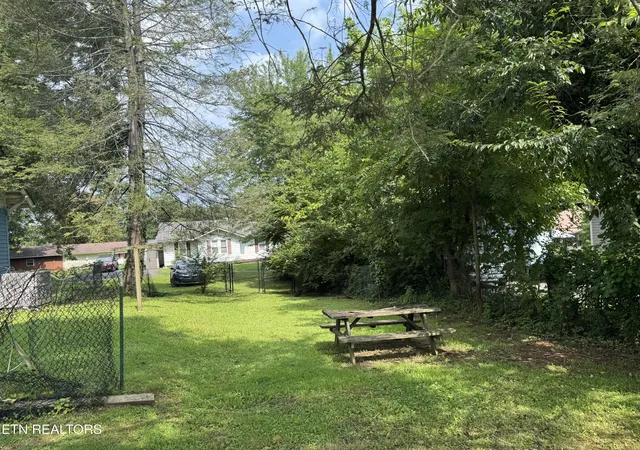 Photo 3 of Sale Pending at 131 Lincoln Ave, Newport, TN 37821 | MLS# 1352057 | Listing updated on 2026-10-07