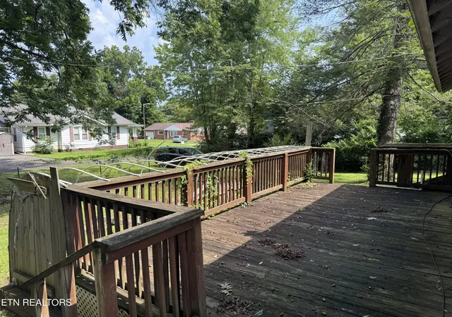 Photo 4 of Sale Pending at 131 Lincoln Ave, Newport, TN 37821 | MLS# 1352057 | Listing updated on 2026-10-07