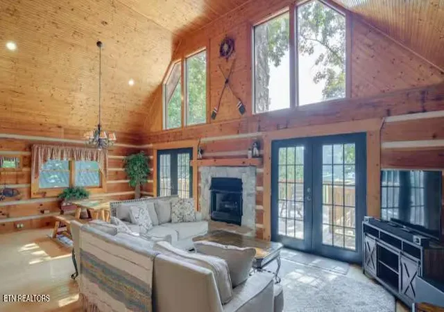 Photo 4 of Single family home for sale at 447 Lakeside Rd, Vonore, TN 37885 | MLS# 1352041 | Listing updated on 2026-09-28