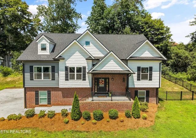 1st image of 117 Crossroads Blvd, Oak Ridge, TN 37830 | MLS# 1352332