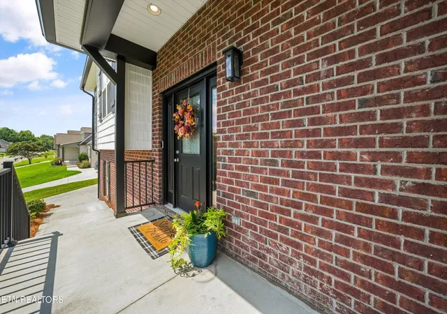 2nd image of 117 Crossroads Blvd, Oak Ridge, TN 37830 | MLS# 1352332