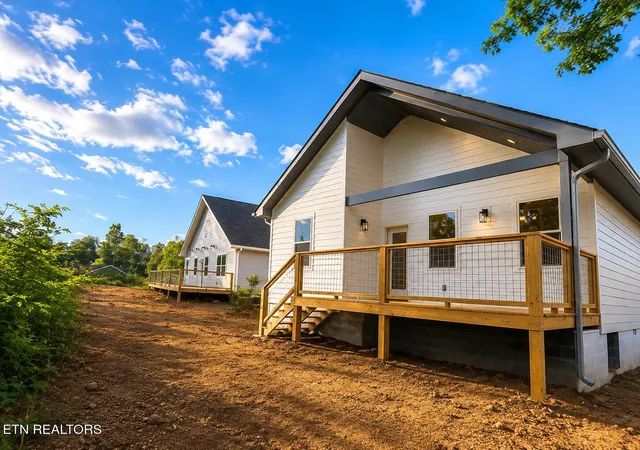 Photo 3 of Single family home for sale at 2506 Limestone Ct, Sevierville, TN 37876 | MLS# 1352084 | Listing updated on 2026-10-07