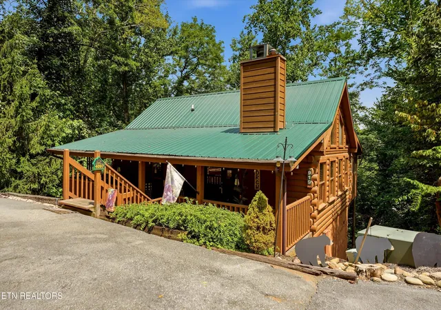 Photo 2 of Single family home for sale at 919 Deer Run Way, Sevierville, TN 37862 | MLS# 1352075 | Listing updated on 2026-09-06