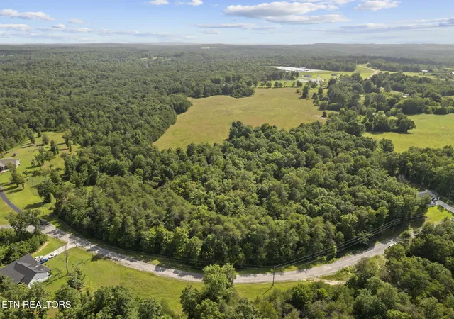 2nd image of 345 Ac Perry Creek Dr, Crossville, TN 38572 | MLS# 1352078