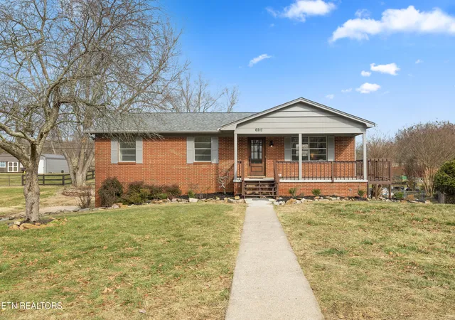 Photo 1 of Sale Pending at 6917 Heatherbrook Dr, Knoxville, TN 37931 | MLS# 1352189 | Listing updated on 2026-08-23