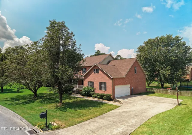 3rd image of 221 Stone Castle Ln, Powell, TN 37849 | MLS# 1352170