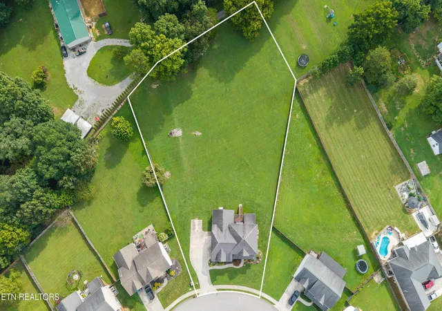 Photo 3 of Single family home for sale at 4318 Edenfield Dr, Knoxville, TN 37938 | MLS# 1352309 | Listing updated on 2026-08-24