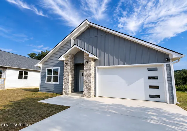 Photo 2 of Single family home for sale at 2502 Limestone Ct, Sevierville, TN 37876 | MLS# 1352111 | Listing updated on 2026-09-19