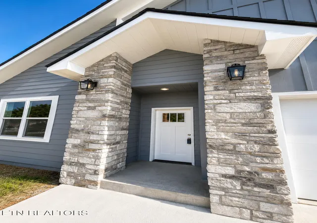 Photo 3 of Single family home for sale at 2502 Limestone Ct, Sevierville, TN 37876 | MLS# 1352111 | Listing updated on 2026-09-19