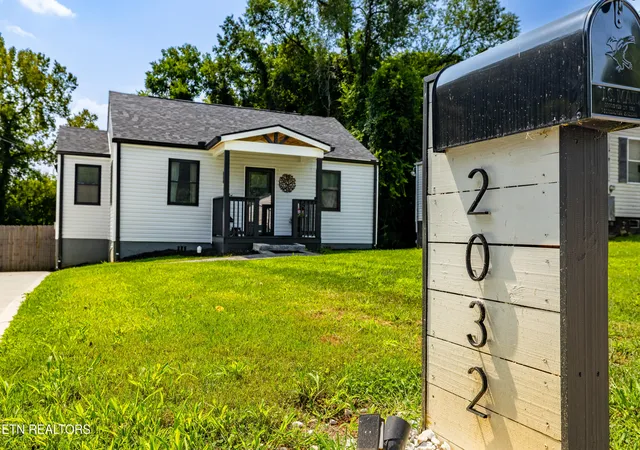 3rd image of 2032 Seminole Ave, Knoxville, TN 37915 | MLS# 1352126