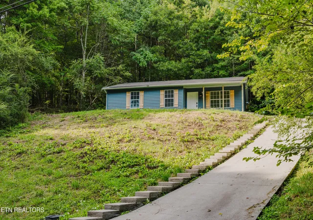 Photo 4 of Single family home for sale at 146 Park Pl, Harriman, TN 37748 | MLS# 1352142 | Listing updated on 2026-10-06