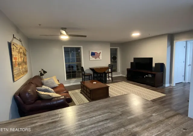 Listing Photo 5 - Condo for sale in building located at 414 Sir Keegan Wy, Knoxville, TN 37916