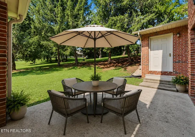 Listing Photo 2 - Condo for sale in building located at 4 Eleven Estates Dr, Lenoir City, TN 37772