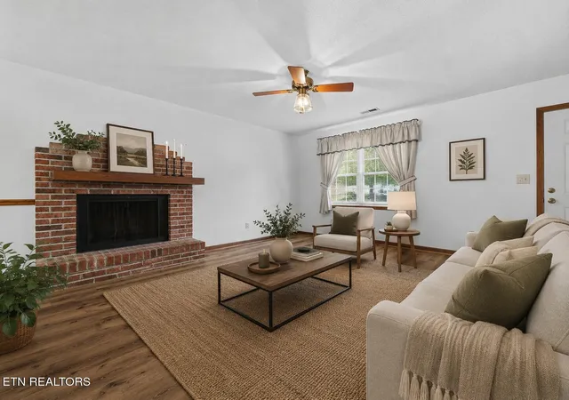 Listing Photo 4 - Condo for sale in building located at 4 Eleven Estates Dr, Lenoir City, TN 37772