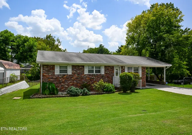 2nd image of 220 Pinedale St, Maryville, TN 37801 | MLS# 1352153