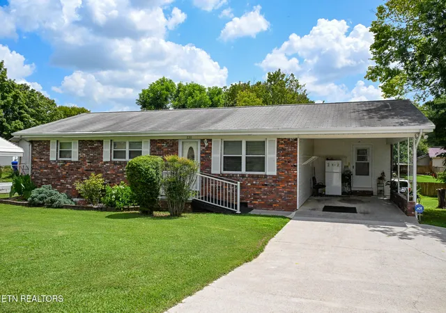 3rd image of 220 Pinedale St, Maryville, TN 37801 | MLS# 1352153