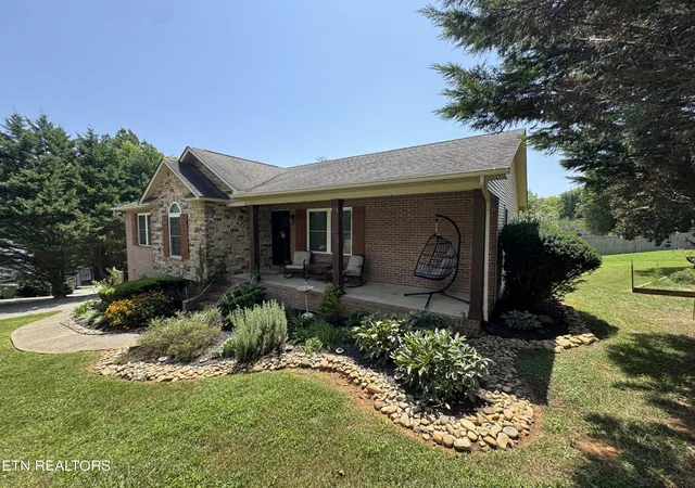 2nd image of 423 Hiddenbrook Ln, Maryville, TN 37804 | MLS# 1352169