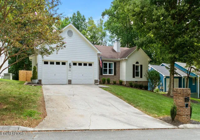 Photo 2 of Sale Pending at 7736 Christin Lee Cir, Knoxville, TN 37931 | MLS# 1352192 | Listing updated on 2026-08-20