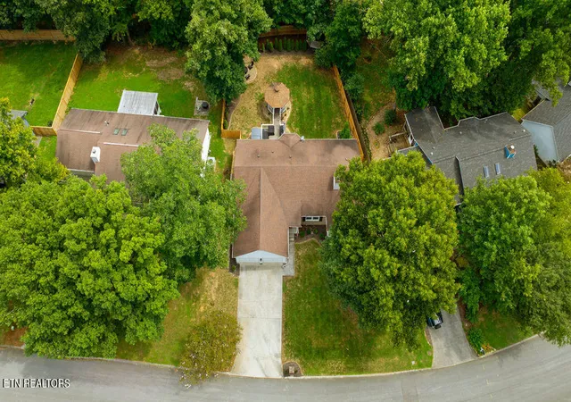 Photo 3 of Sale Pending at 7736 Christin Lee Cir, Knoxville, TN 37931 | MLS# 1352192 | Listing updated on 2026-08-20