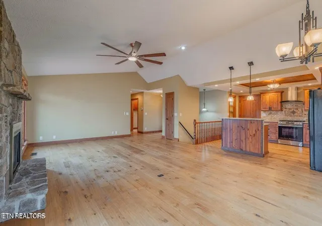 Photo 3 of Single family home for sale at 166 Canterbury Dr, Crossville, TN 38558 | MLS# 1352159 | Listing updated on 2026-10-05