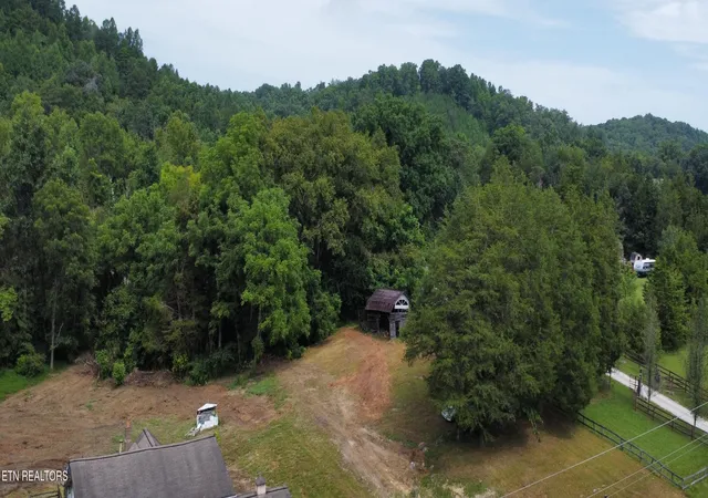 Photo 3 of Single family home for sale at 4915 E Raccoon Valley Dr, Knoxville, TN 37938 | MLS# 1352163 | Listing updated on 2026-09-08